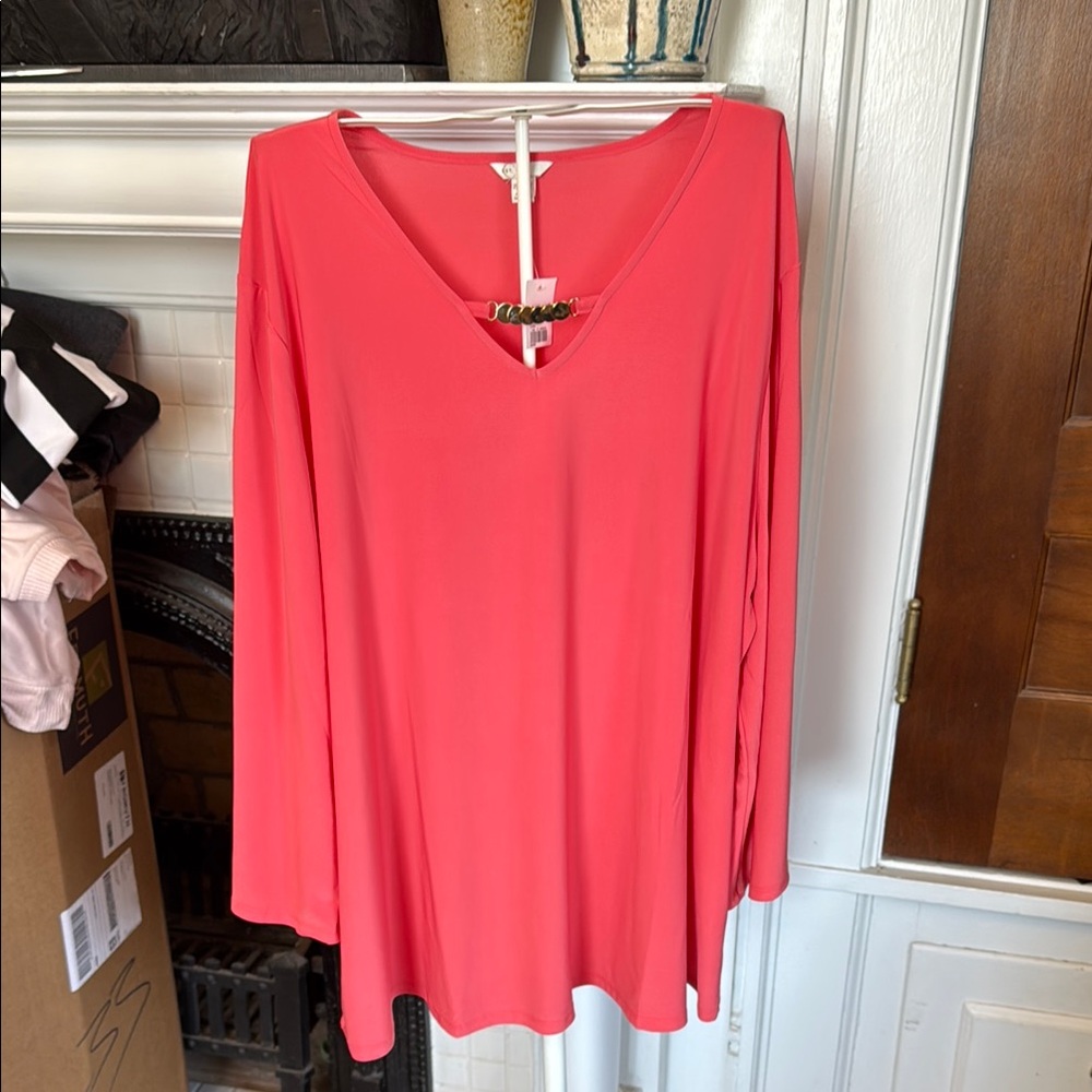 Cato Women's V-Neck Coral Top. NWT.